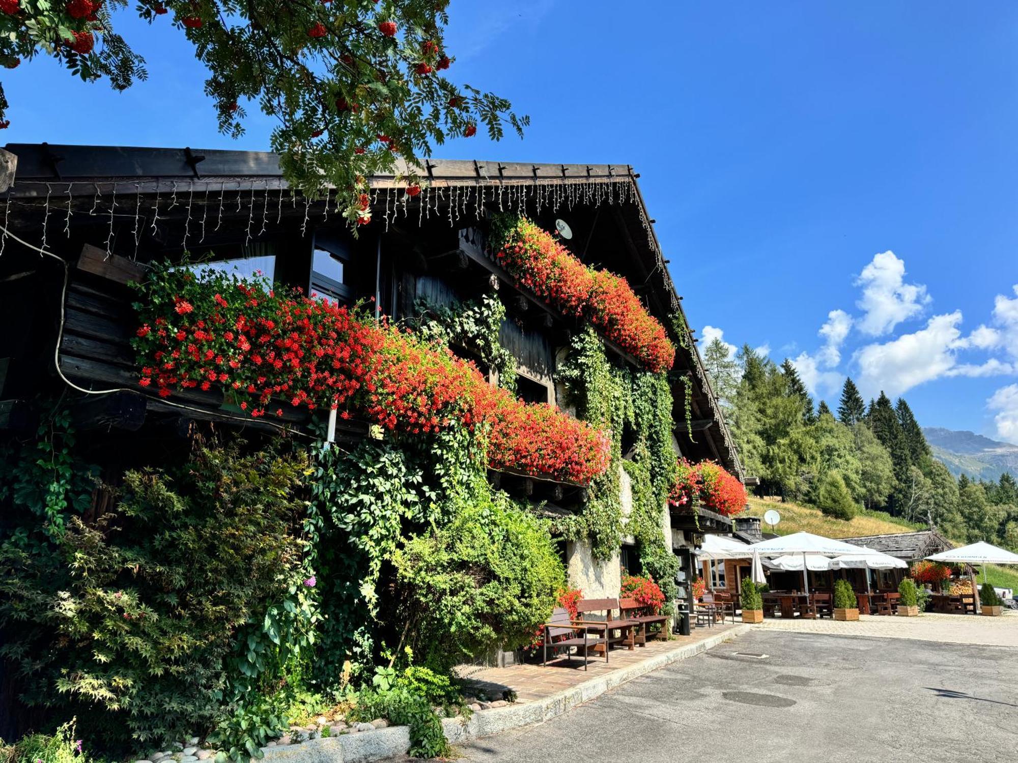 Albergo Ristorante Al Frate Da Streza Мадона ди Кампильо Екстериор снимка